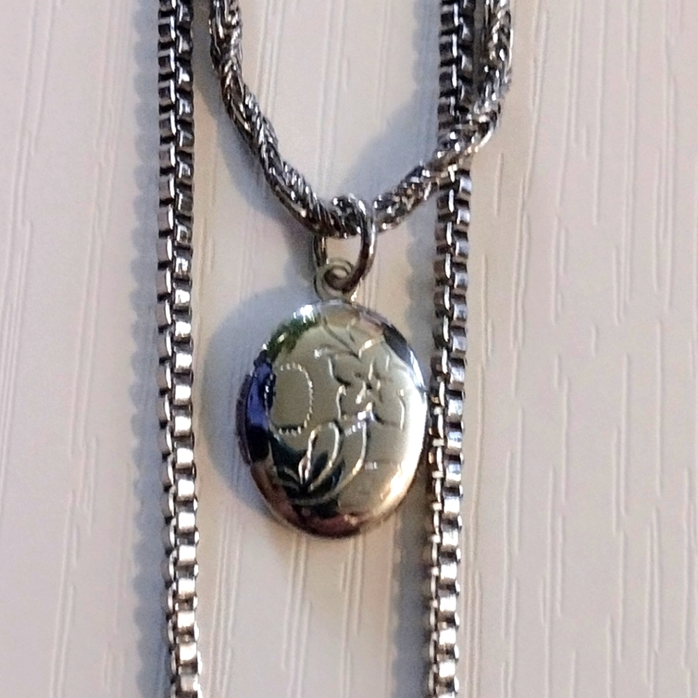 💐🌹🌸🪷Cute double chain mini locket🌹🌸🪷💐